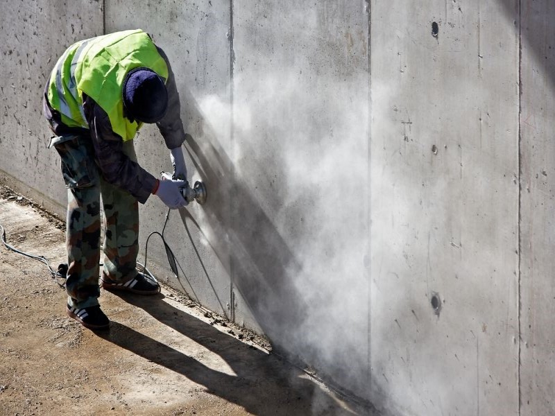 Minimizing Dust During Concrete Floor Grinding: A Key Challenge